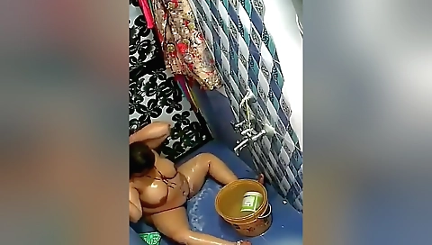 Today Exclusive- Desi Bbw Bhabhi Bathing Record In