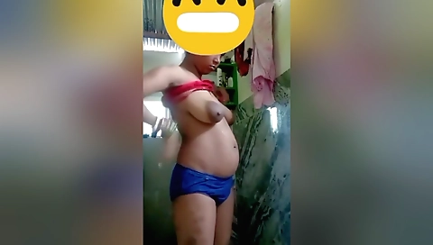 Puja boudi with hairy pussy is showing her hairy pussy