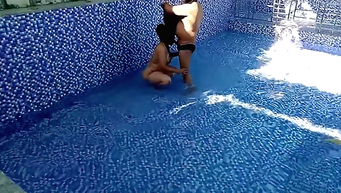 Hot teen with big ass fuck in the pool - hd amateur pov
