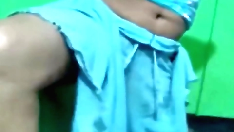Indian beauty shows her natural curves on web camera