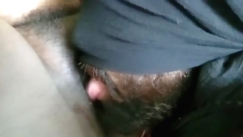 Horny lady gets her pussy stretched in the backyard