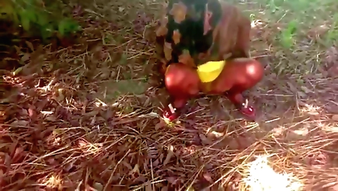 Indian slut in bikini does not hide her naked body