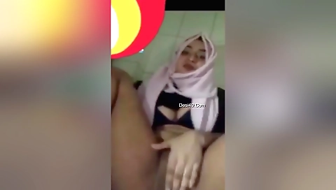 Busty chick fucks in amateur porn in amateur webcam video