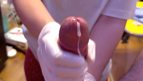 Hot amateur girl gets a handjob and cumshot on her face