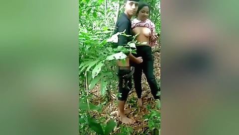 Brunette fuck video in the back of the house in the woods