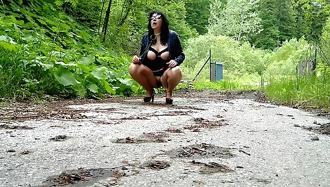 Indian girl with a small ass is ready for any outdoor work