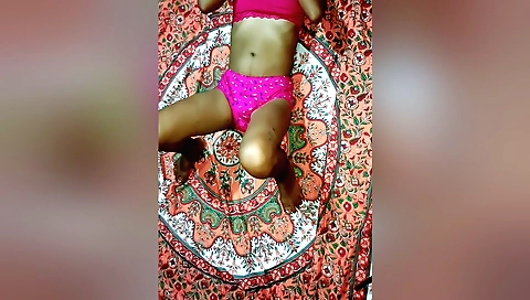 Indian girlfriend gets her pussy fucked hard by the guy