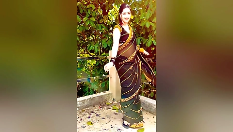 Indian babe enjoys hardcore outdoor sex with her boyfriend