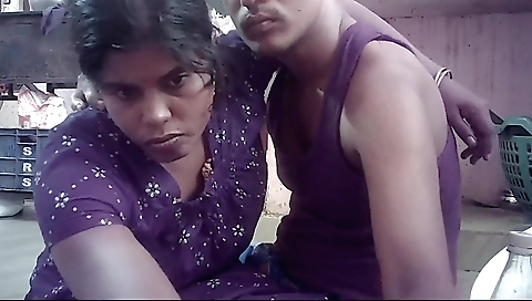 Indian housewife with big boobs makes hot love to her lover