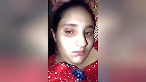 Chubby girl with an attractive body in hot amateur video