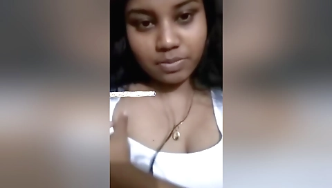 Today Exclusive- Sexy Desi Chick Shows Her Boobs And Pussy