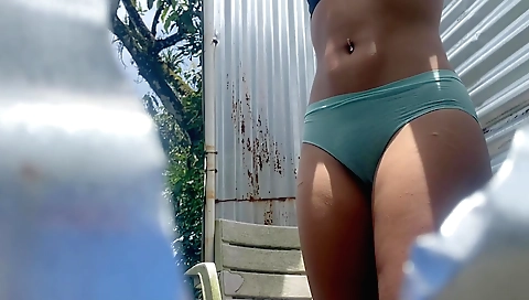 Solo female is making a video with a nice body and sexy look