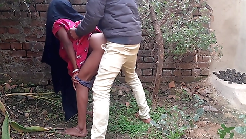 Outdoor amateur brunette has her body displayed at a public spot