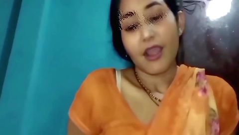 Indian girl gives blowjob to her lover in amateur porn clip