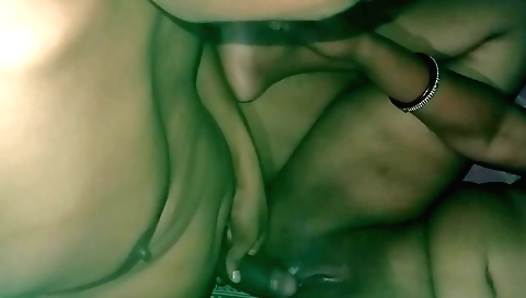 Indian couple made first night of marriage with passionate sex