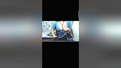 Indian girl with sexy body showing her tits in hd video