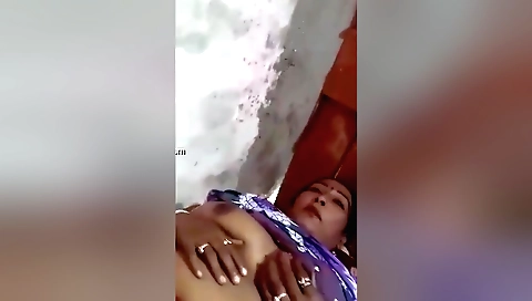 Indian brunette milf showing her juicy tits and getting hard