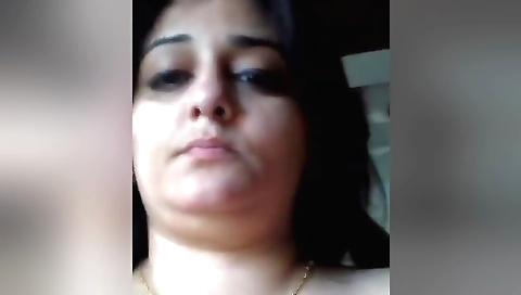 Today Exclusive- Horny Hunter Bhabhi Showing Her Boobs And Pussy