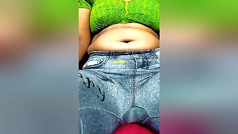 Indian step-sister shows her perfect body in homemade video