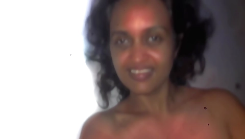 Indian girlfriend masturbates in homemade solo video