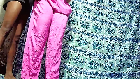 Amateur brunette girl takes a dick in the park and gives a blowjob