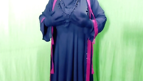 Indian desi gal enjoys getting fucked in her sexy clothes