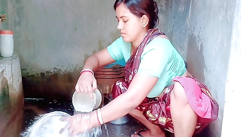 A chubby brunette and her chubby cubby girl make it hard