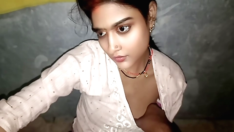 Indian babe with a nice ass and a sexy face is fucked in the village