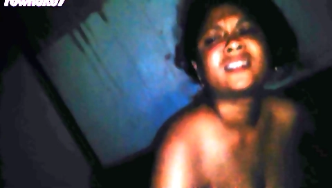 Indian girl gets fucked by a guy in an amateur porn video