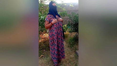 Indian mature hottie shows her big boobs in the jungle