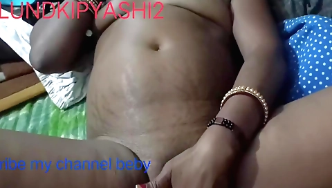 Indian bhabhi girl in a round ass is fucking on her webcam