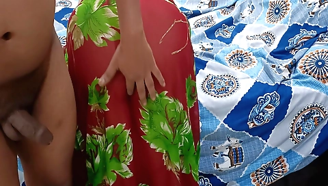 Indian chick on top of her lover and to make him cum