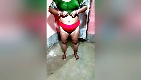 Bengali boudi shows off her big tits and ass in a solo video