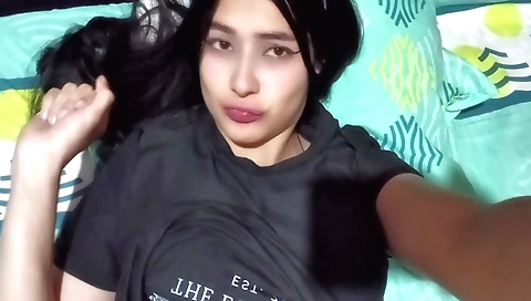 Indian chick enjoys sex with a guy in amateur sex video