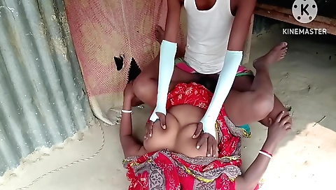 Indian bhabhi sucks a dick and takes it into her mouth