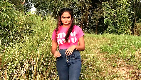 Indian babe gets naked in a beautiful outdoor video