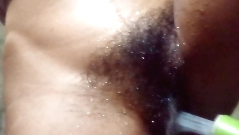 Hairy desi amateur video shows a hot chick masturbating