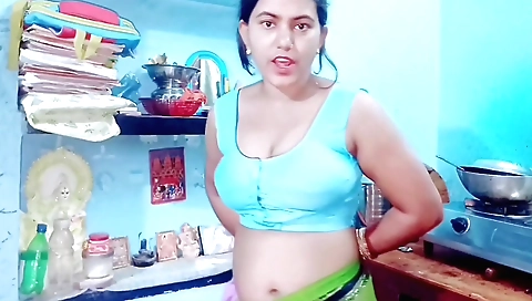 Indian solo female video in bedroom with a hot girl