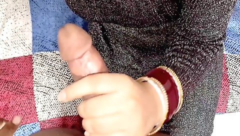 Indian hot lady gets some good handjob on the floor