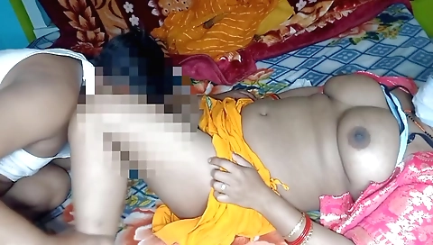 Indian brunette makes a hot homemade homemade video