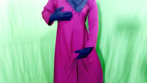 Indian beauty with a sexy body 100% shows off her tits