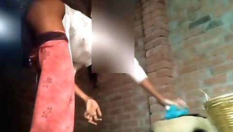 Indian chick with a big belly makes a delicious roti