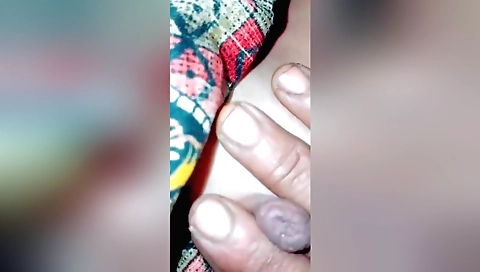 Indian hottie gives a nice handjob and gets a very nice blowjob