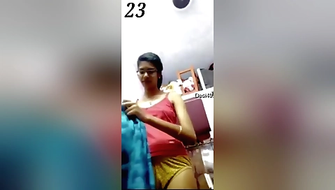 Indian brunette babe with a sexy pussy in solo video