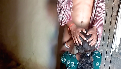 Bhabhi makes herself very sexy and has an awesome orgasm