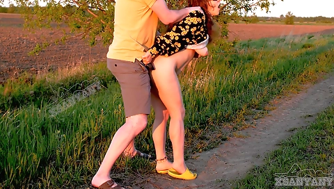 Indian babe gets her pussy licked and fucked outdoors