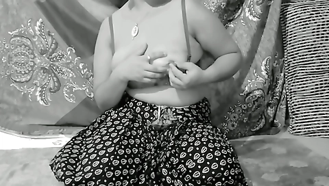 Indian girl gives some really hot and kinky actions