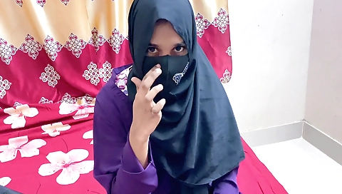 Stepsister fucks her lover in a room in an amateur porn