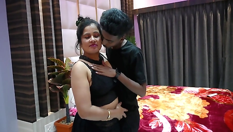 Horny mature slut is teaching a guy how to fuck hard