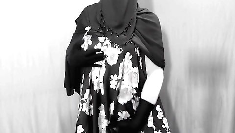 Indian beauty fucks her neighbor in homemade solo video